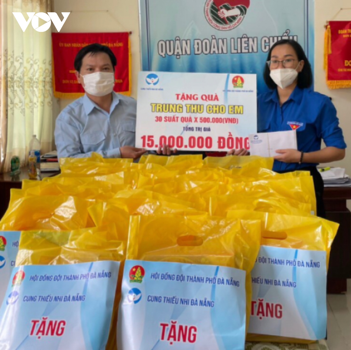 Đà Nẵng mang trung thu ấm áp đến trẻ em nghèo, trẻ em dân tộc Cơ Tu